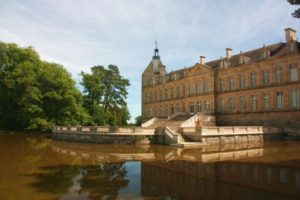 Burgund: das Château Sully.