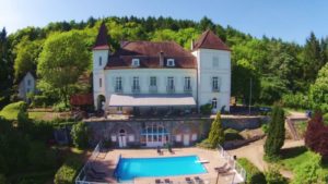 Uebernachten im Schloss-Frankreich-mit Pool