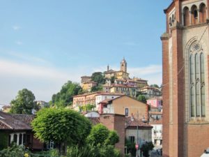 Piemont Hauptstadt: Blick auf Montforte d'Alba.
