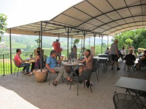 Piemont Sehenswürdigkeiten: Franco und Antje in der Osteria Veglio.