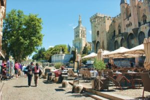 Côte d'Azur Urlaub: der Papstpalast in Avignon.