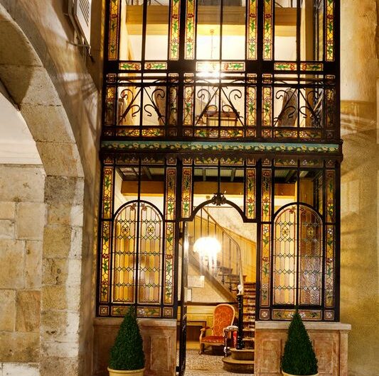 Beaune - Eingang des Hotel Belle Epoque.
