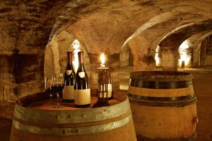 Aktives Reisen-Weinprobe im keller