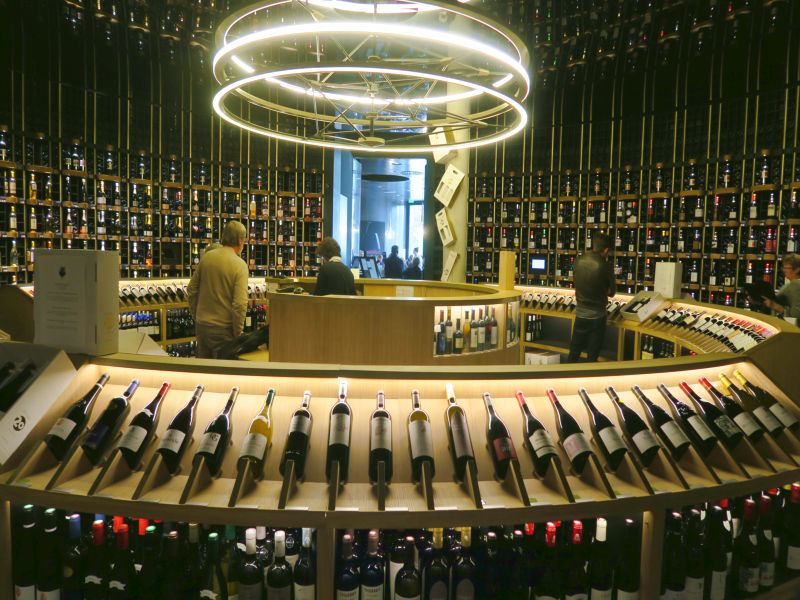 bordeaux wein - die Weinbar in dem Weinmuseum in Bordeaux.