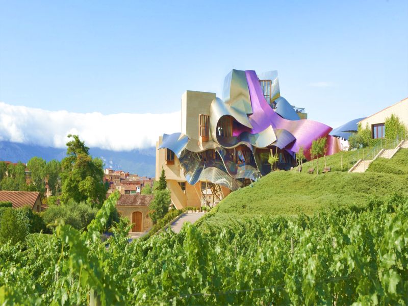 Rioja - Titanschleifen in der Rioja von Frank Gehry