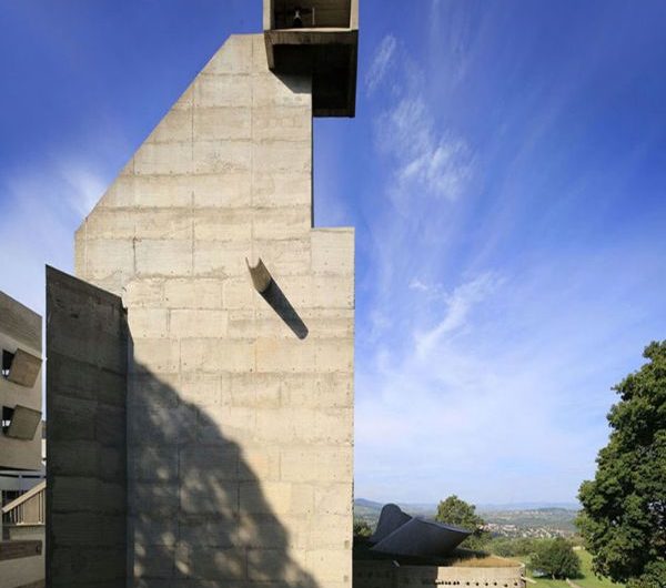 Lyon sehenswürdigkeiten - Kloster La Tourette bei Lyon von außen.
