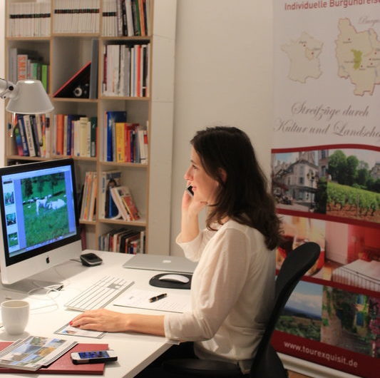 Antje im Tour Exquisit Büro