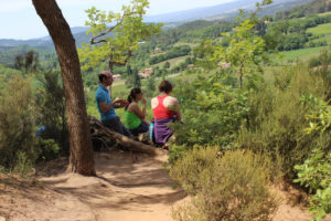 provence Frankreich - Pause bei der Wanderung im Colorado Provencal.