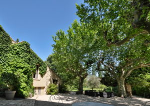 Provence mit Kindern-Innenhof