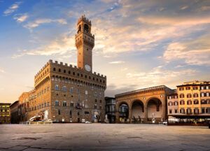 Toskana Urlaub: Platz der Signoria in Florenz bei Sonnenuntergang.
