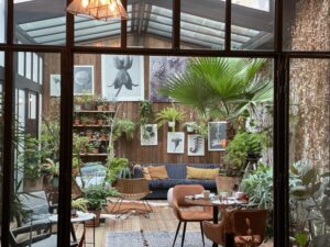 Reisekalender - gemütlicher Wintergarten der Unterkunft in Bordeaux.