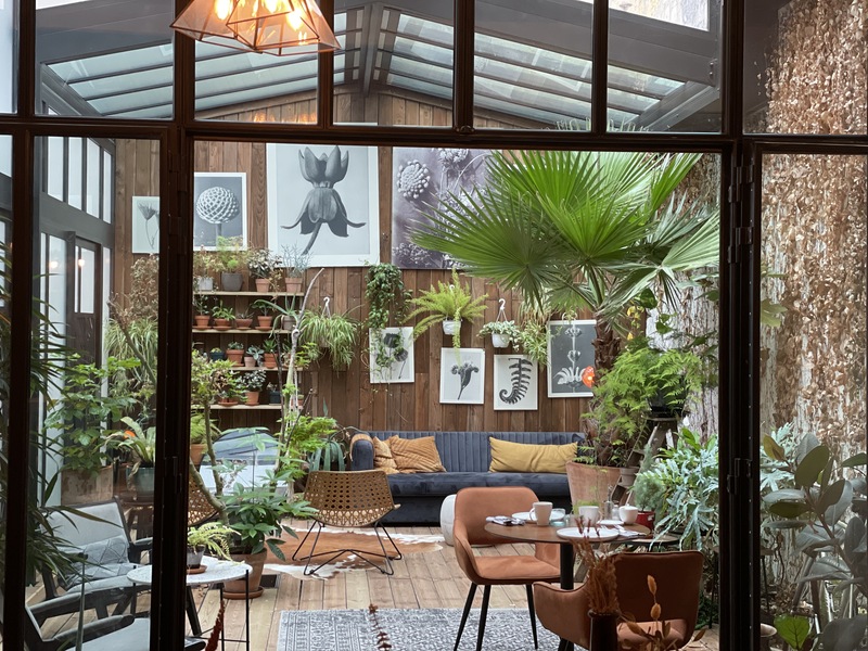 Reisekalender - gemütlicher Wintergarten der Unterkunft in Bordeaux.