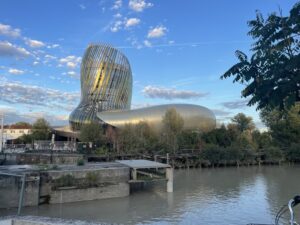 Bordeaux Sehenswürdigkeiten: die Cité du vin.