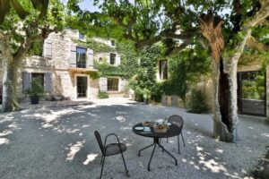 Côte d'Azur Urlaub: Innenhof des Landhauses.