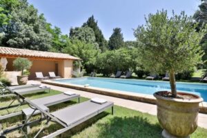 Côte d'Azur Urlaub: Pool des Landhauses