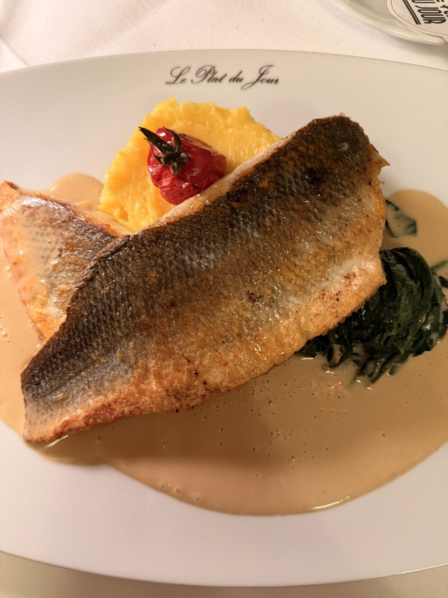 Loup de Mer mit Polenta und Spinat beim Französischen Abend in Hamburg