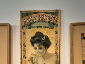 Vintage-Werbeplakat Joseph Perrier Champagne mit elegantem Motiv, das französischen Genuss und Lebensart zeigt.