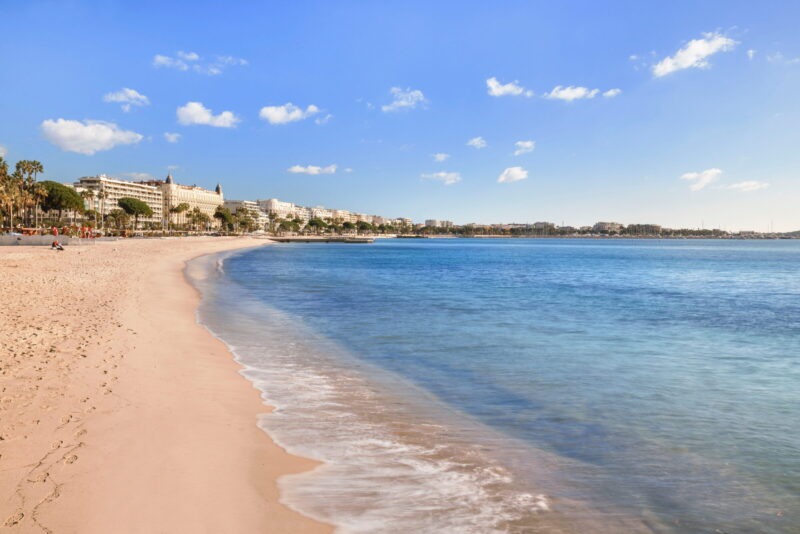 Christine Cazon – Cannes Strandkulisse